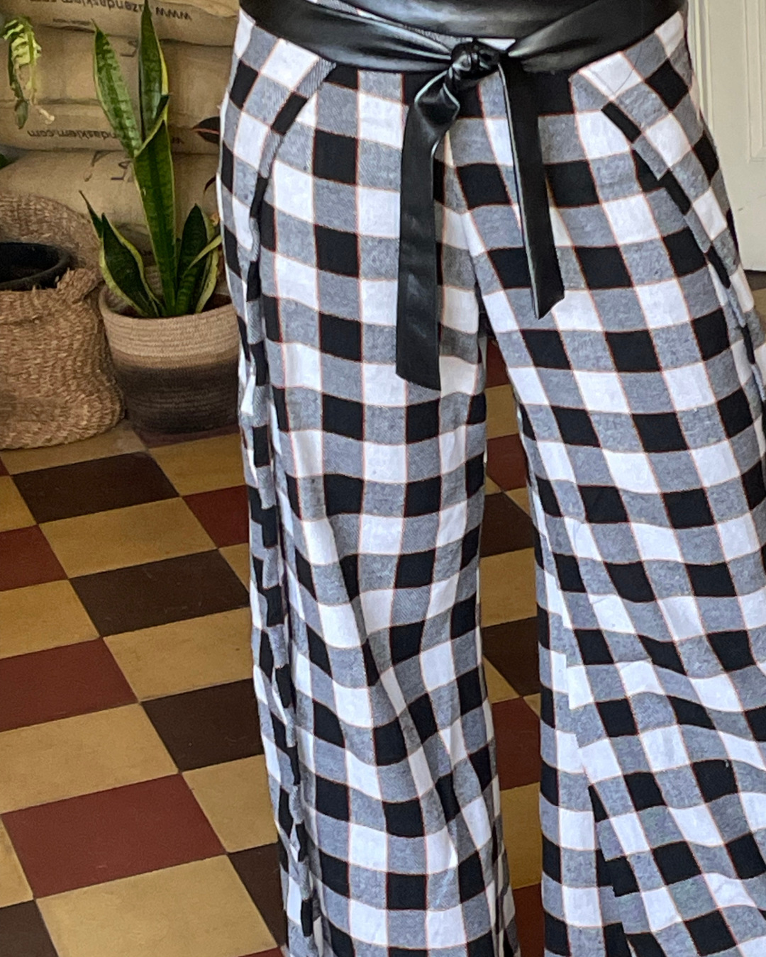 CALÇA FLARE XADREZ PRETA E BRANCO