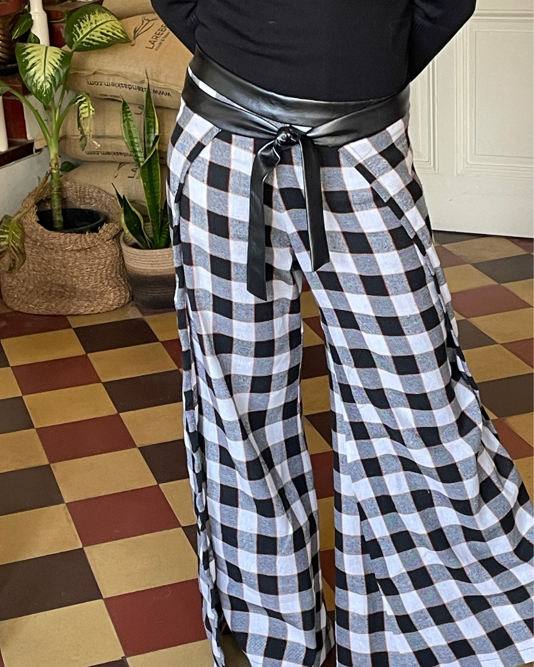 CALÇA FLARE XADREZ PRETA E BRANCO